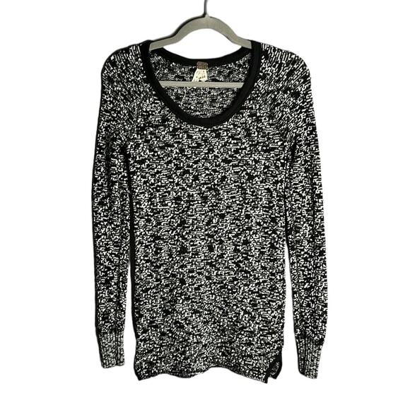 We The Free Sweaters - We the Free Black and White Marled Long Sweater With Scoop Neckline Size XS